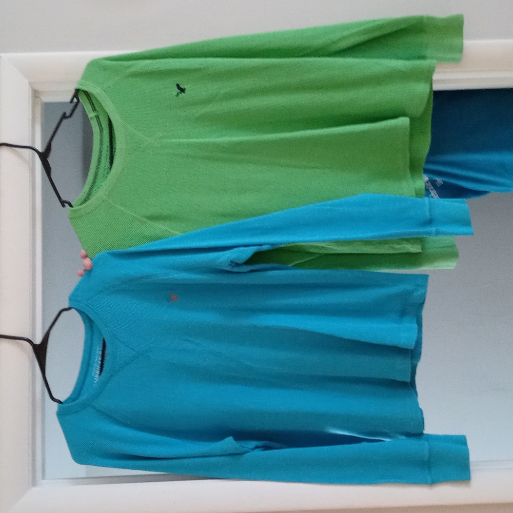 2 matching thermal american eagle shirts they both sell togather green & blue